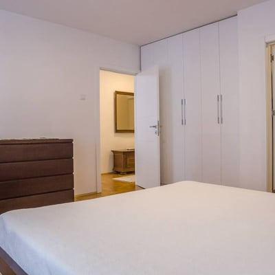 Miete einer geräumigen 2-Zimmer-Wohnung, 78 m², Vračar, Belgrad, Serbien